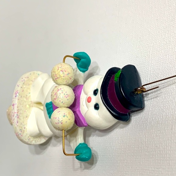 Snowman Cool juggler Hallmark - Picture 5 of 9